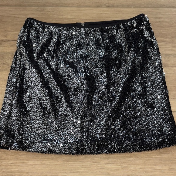 Forever 21 Dresses & Skirts - Forever 21 Black and Silver Sequin Mini Skirt size medium NWOT